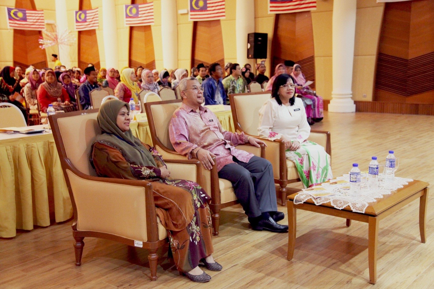 1PERTANDINGAN BERBALAS PANTUN BHEUU 2013