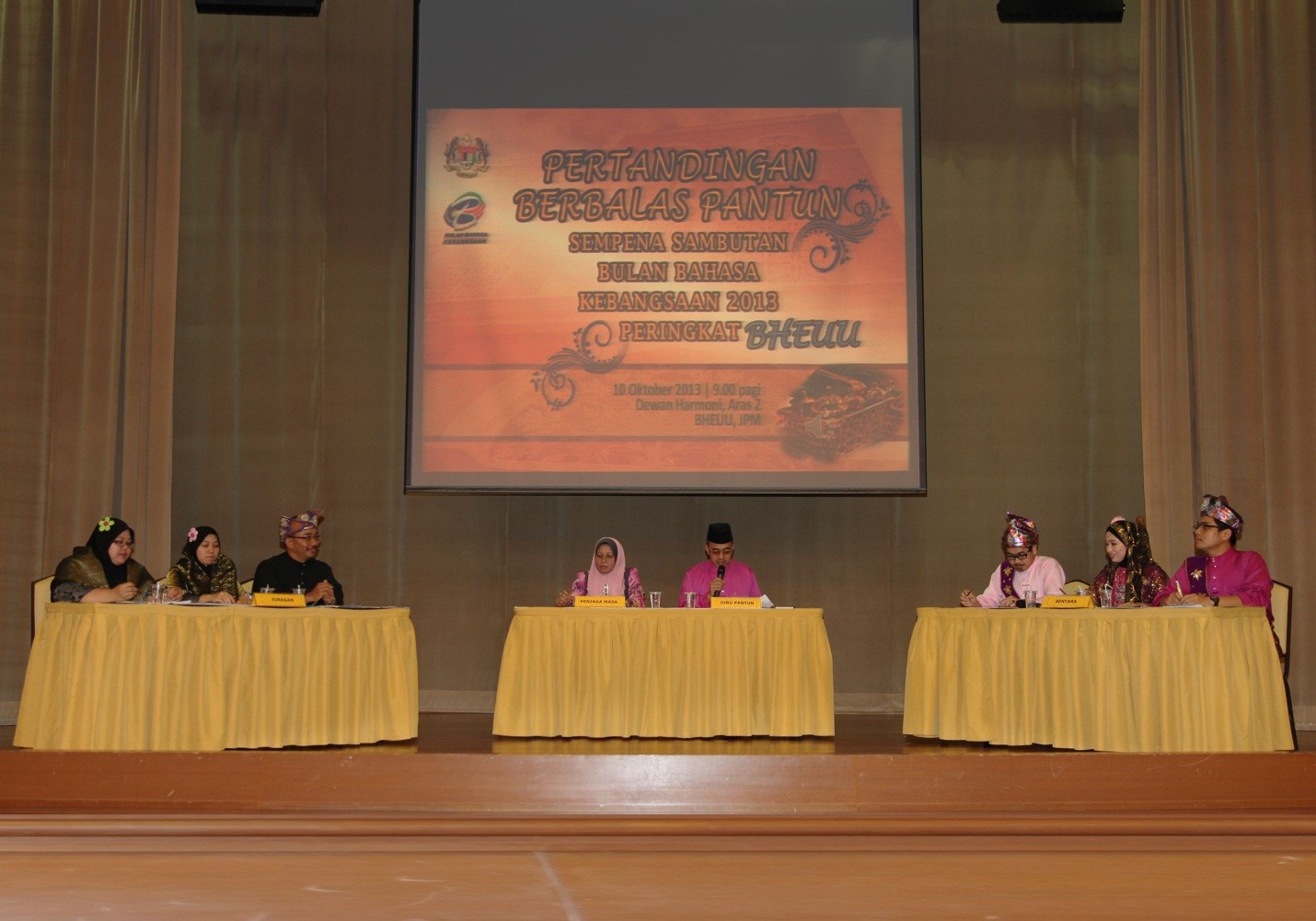 2PERTANDINGAN BERBALAS PANTUN BHEUU 2013