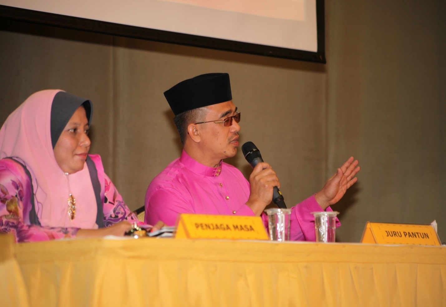 3PERTANDINGAN BERBALAS PANTUN BHEUU 2013