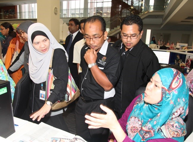 6LAWATAN BHEUU KE UTUSAN MELAYU MALAYSIA BERHAD