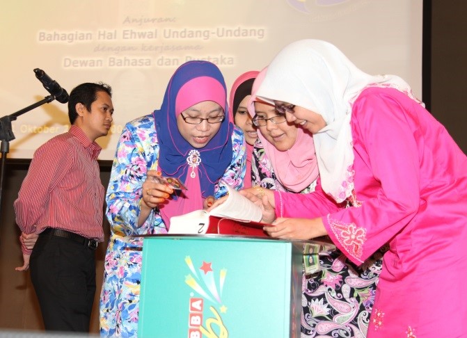 8PERTANDINGAN CABARAN BIJAK BAHASA BHEUU 2014
