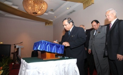 2MAJLIS_PENYERAHAN_PROJEK_EKEHAKIMAN_SEMENANJUNG_14052012