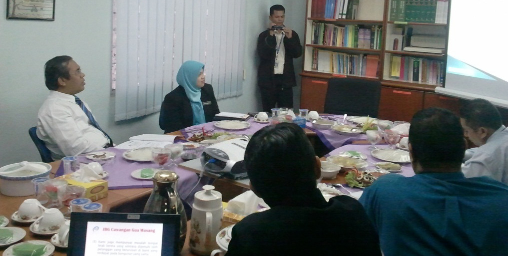 4Lawatan_Mahkamah_GuaMusang_19032012