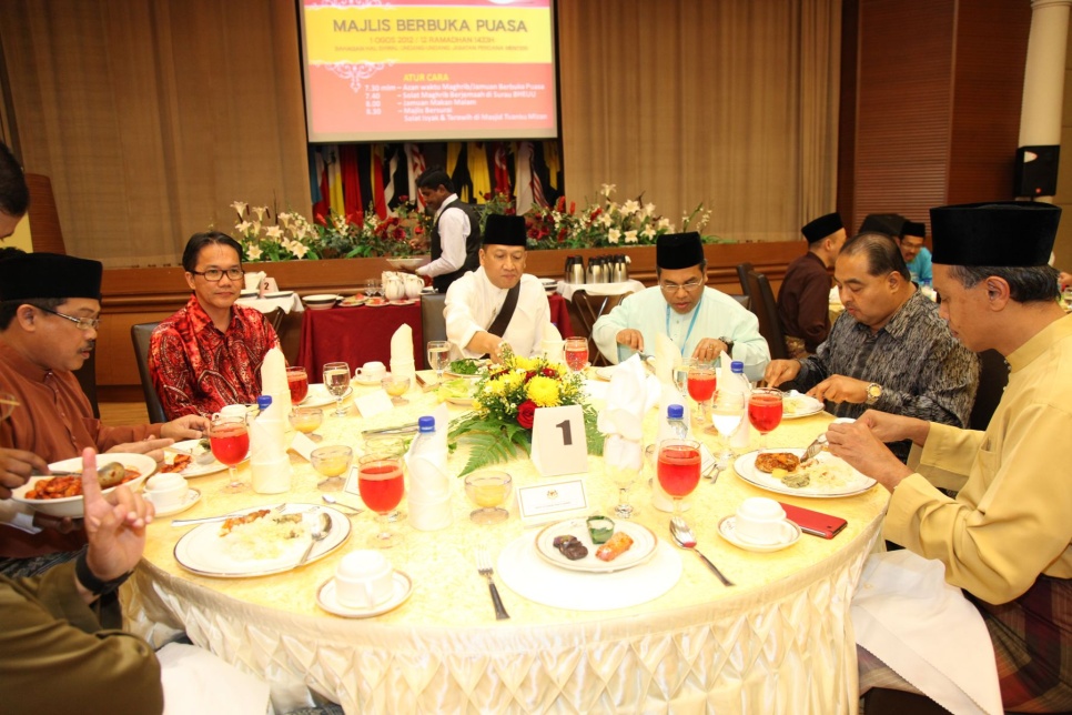 4MAJLIS_BERBUKA_PUASA_BHEUU_2012