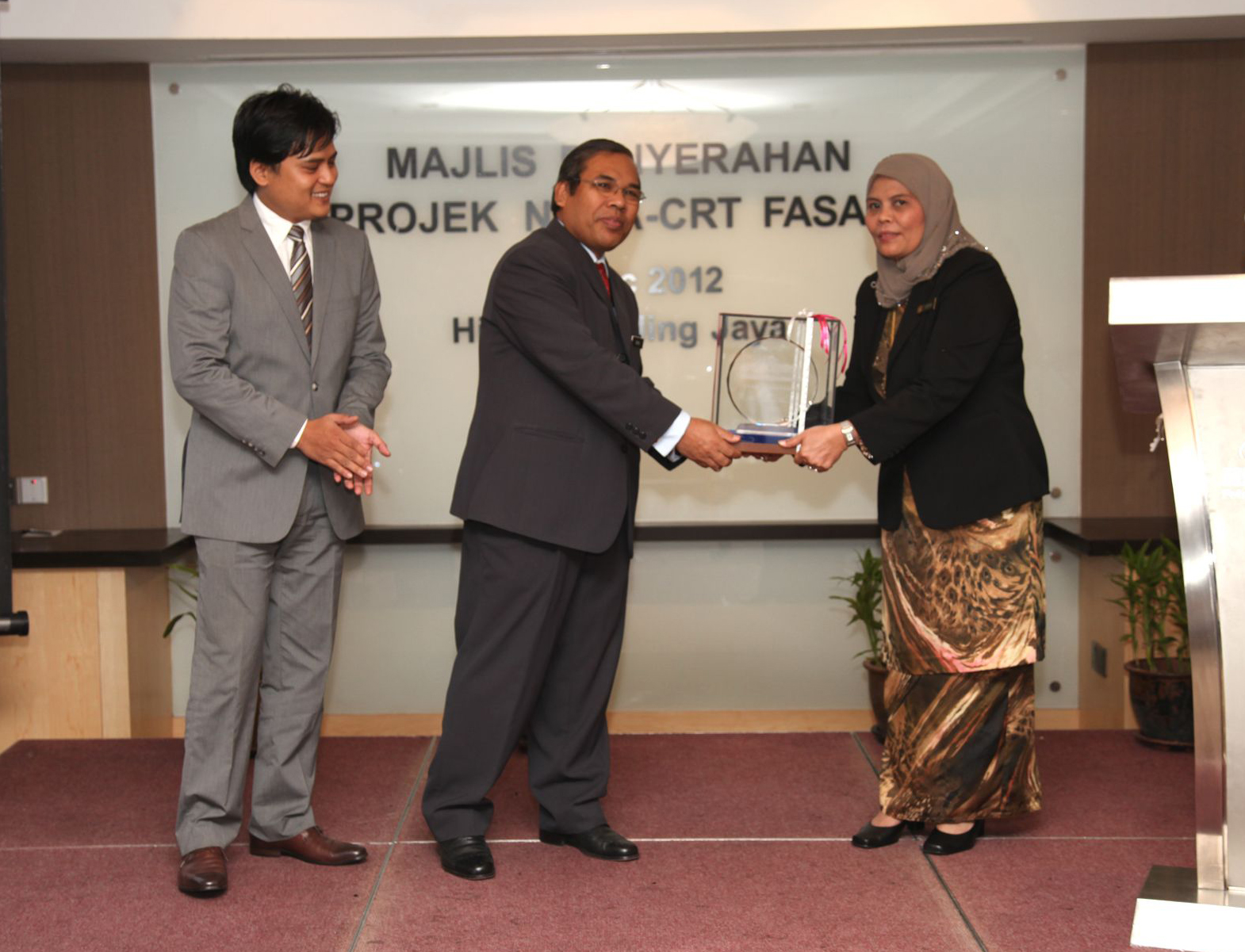 4Penyerahan_Projek_NKRA_CRT_FasaIII_20032012